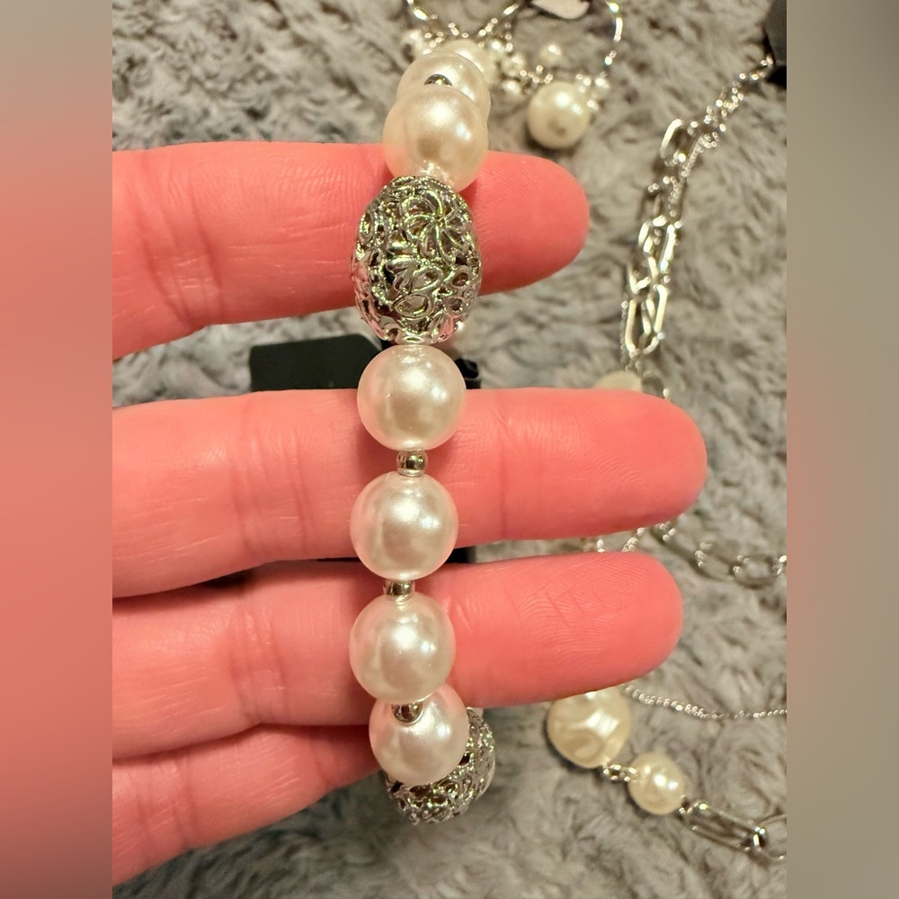NWT! Paparazzi Silver Jewelry Set with White Pearls - Picture 6 of 6